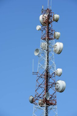 gökyüzüne karşı büyük iletişim Kulesi