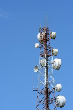 gökyüzüne karşı büyük iletişim Kulesi