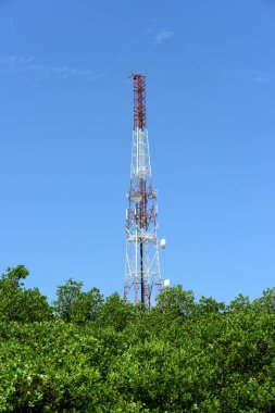 gökyüzüne karşı büyük iletişim Kulesi