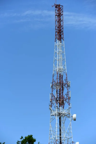 Grande Torre Comunicação Contra Céu — Fotografia de Stock