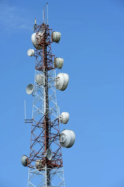 Grande Torre Comunicação Contra Céu — Fotografia de Stock