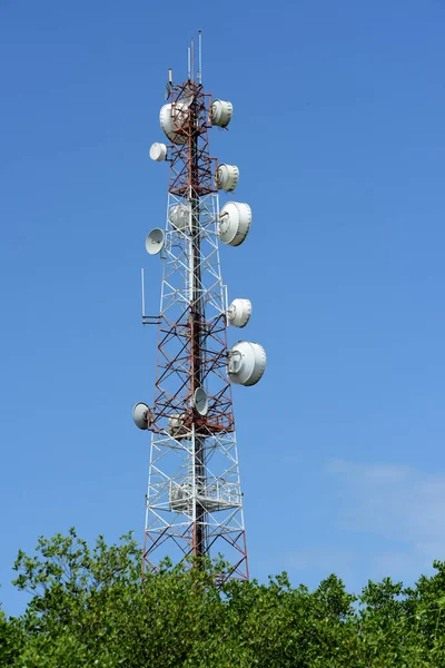 Bleu Ciel Communication Sans Fil Tour Tours Antenne Télécommunication Technologie — Photo