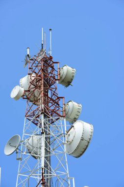 mavi, gök, iletişim, Kablosuz, kule, kuleleri, anten, telekomünikasyon, teknolojisi, ekipmanları, ağ, telefon, cep, İstasyonu, mikrodalga, uydu, metal, küresel, hücre, yayın, beyaz, radyo, Telekom, sanayi, hücresel, telecommunicati