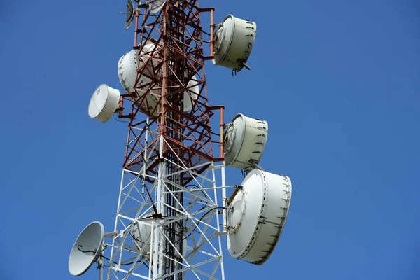 Grande Torre Comunicação Contra Céu — Fotografia de Stock