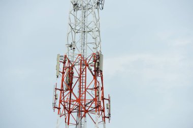 gökyüzüne karşı büyük iletişim Kulesi