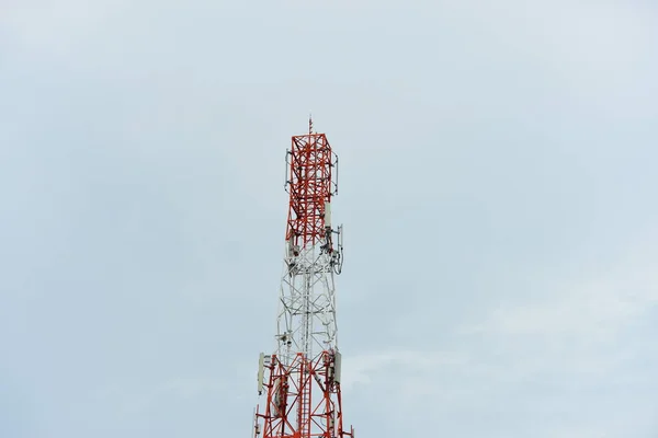 Grande Torre Comunicazione Contro Cielo — Foto Stock