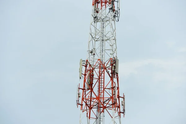 Grande Torre Comunicação Contra Céu — Fotografia de Stock