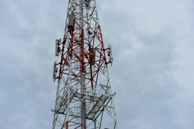 gökyüzüne karşı büyük iletişim Kulesi