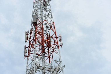 gökyüzüne karşı büyük iletişim Kulesi