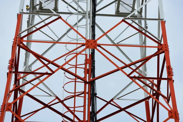 Wireless Communication Antenna Bright Sky Telecommunication Tower Antennas Blue Sky — Stock Photo, Image