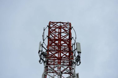 gökyüzüne karşı büyük iletişim Kulesi