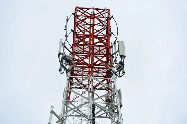 Gran Torre Comunicación Contra Cielo —  Fotos de Stock