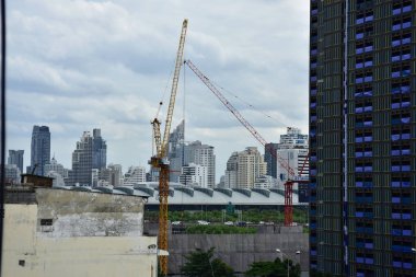 Yüksek binanın şantiyesi