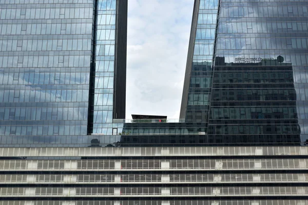 Edificio Moderno Con Ventanas Ciudad — Foto de Stock