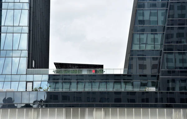 Modernes Gebäude Mit Fenstern Der Stadt — Stockfoto