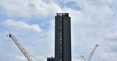 Modern şehir Achar binalarda yapım aşamasında vardır. Bangkok Tayland Modern Ofis Binası