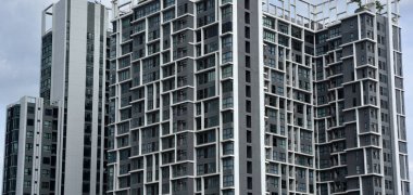 Modern şehir Achar binalarda yapım aşamasında vardır. Bangkok Thailandmodern Ofis Binası