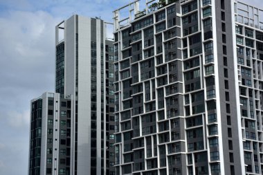 Modern şehir Achar binalarda yapım aşamasında vardır. Bangkok Thailandmodern Ofis Binası