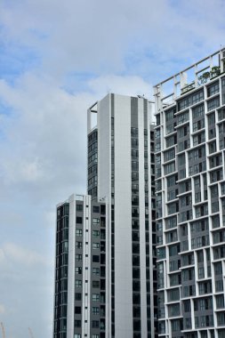 Modern şehir Achar binalarda yapım aşamasında vardır. Bangkok Tayland Modern Ofis Binası