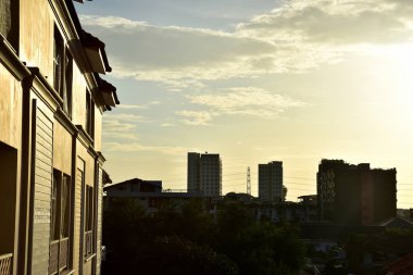 Modern şehir Achar binalarda yapım aşamasında vardır. Bangkok Thailandmodern Ofis Binası