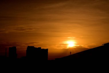 Modern şehir Achar binalarda yapım aşamasında vardır. Bangkok Tayland Modern Ofis Binası