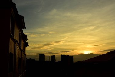 Modern şehir Achar binalarda yapım aşamasında vardır. Bangkok Tayland Modern Ofis Binası