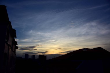 Modern şehir Achar binalarda yapım aşamasında vardır. Bangkok Tayland Modern Ofis Binası
