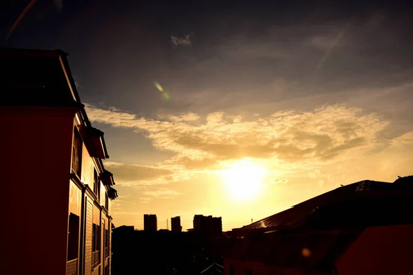 Schöner Himmel Schöne Goldene Wolken Sonnenuntergang — Stockfoto