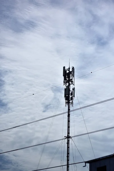 Hög Spänning Överföring Line High Spänning Pole Kraftöverföringssystem Med Sky — Stockfoto