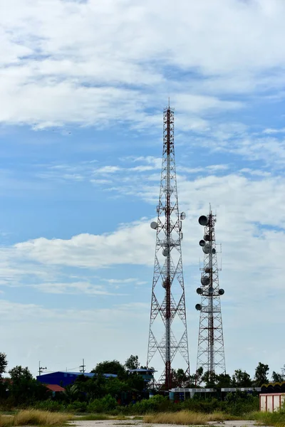 Antenne Communication Sans Fil Avec Ciel Brillant Tour Télécommunication Avec — Photo