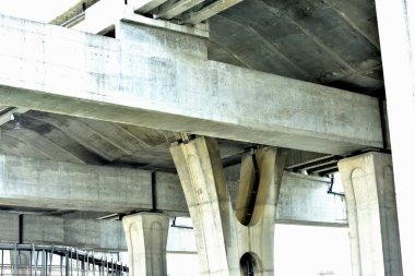 Thailand.Bridge yapısında büyük şehir sokakları geçiş için büyük bir otoyol yapısını