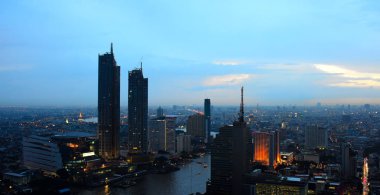 Akşam saatlerinde şehrin havadan görünüşü