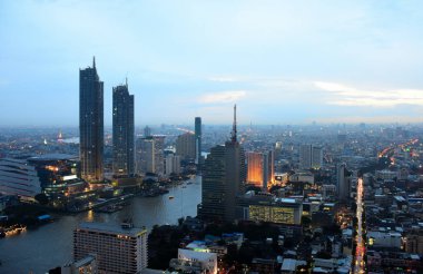 Akşam saatlerinde şehrin havadan görünüşü