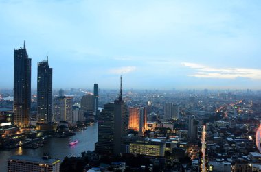 Akşam saatlerinde şehrin havadan görünüşü