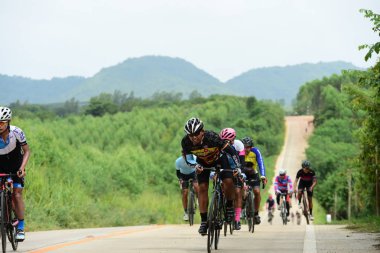 Tayland - 24 Haziran 2018: Kırsal yolda bisiklet yarışması