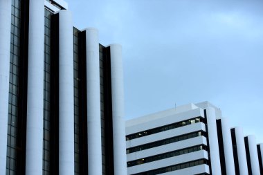 Şehir merkezindeki gökdelen binaları 