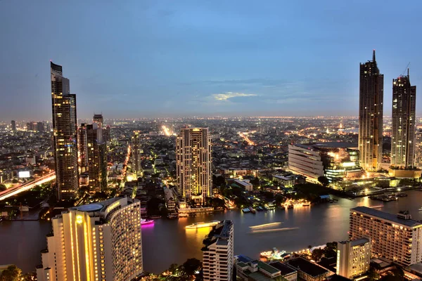 Bangkok Chao Phraya Nehri Gece Boyunca Ziyarete Kulenin Üstündeki Ziyaretçi — Stok fotoğraf