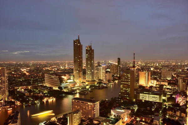 Bangkok Chao Phraya Nehri Gece Boyunca Ziyarete Kulenin Üstündeki Ziyaretçi — Stok fotoğraf