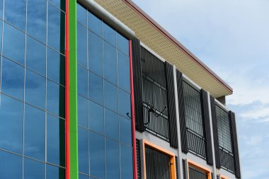 Modern arka plan görüntüsü olarak kullanılan büyük bir bina inşa.