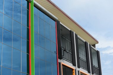 Modern arka plan görüntüsü olarak kullanılan büyük bir bina inşa.