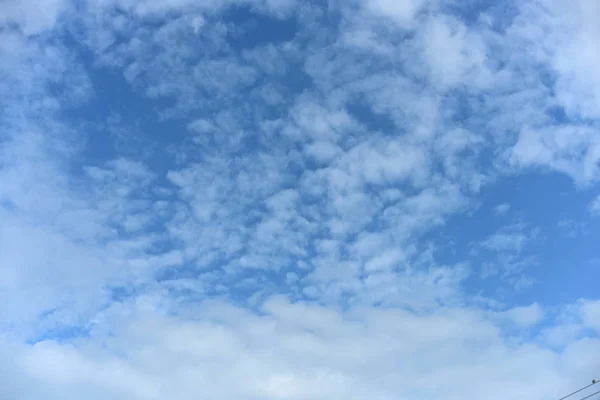 Witte Wolken Blauwe Lucht — Stockfoto