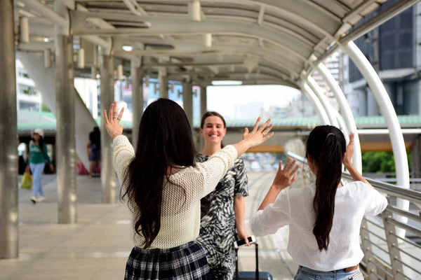 Happy Three Girls Meeting — Stock Photo, Image