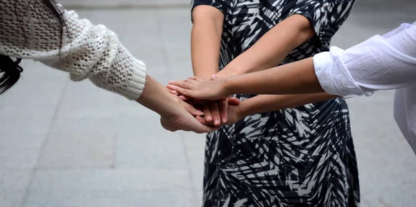 Girl Friends Holding Hands Each Other — Stock Photo, Image