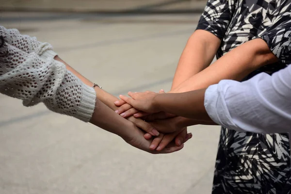 Girl Friends Holding Hands Each Other — Stock Photo, Image