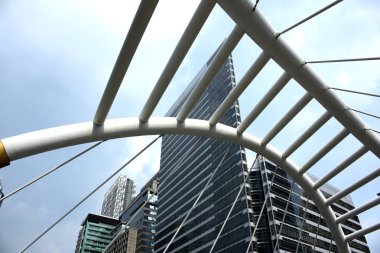 Modern ofis binaları şehir merkezinde 