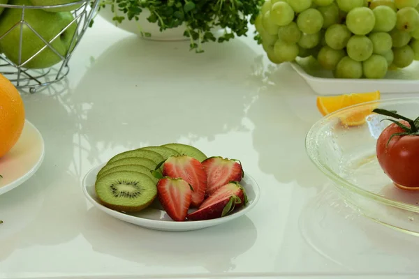 Összetétele Különféle Szerves Zöldségek Gyümölcsök Kiegyensúlyozott Diet Colored Gyümölcs Asztalra — Stock Fotó