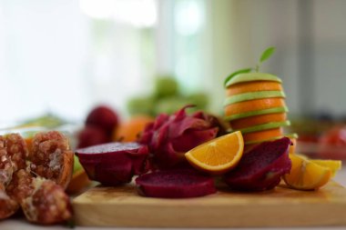 tatlı meyve ve çilek tablo