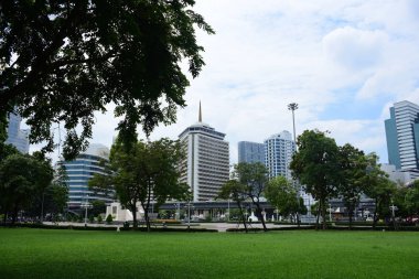 Şehir Merkezi ve yüksek binaların Bangkok ziyaretçilere Park üzerinde 20 Eylül 2018.