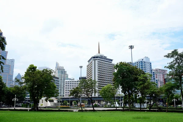 Visitors Downtown High Rise Buildings Bangkok Park September 2018 — Stock Photo, Image