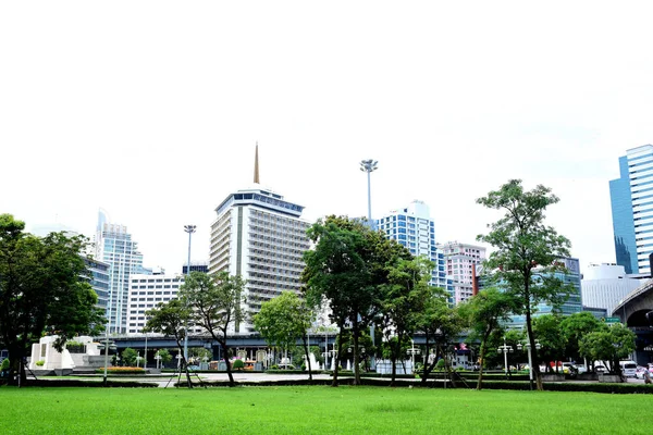 Besökare Till Centrum Och Höga Byggnader Bangkok Från Parken September — Stockfoto